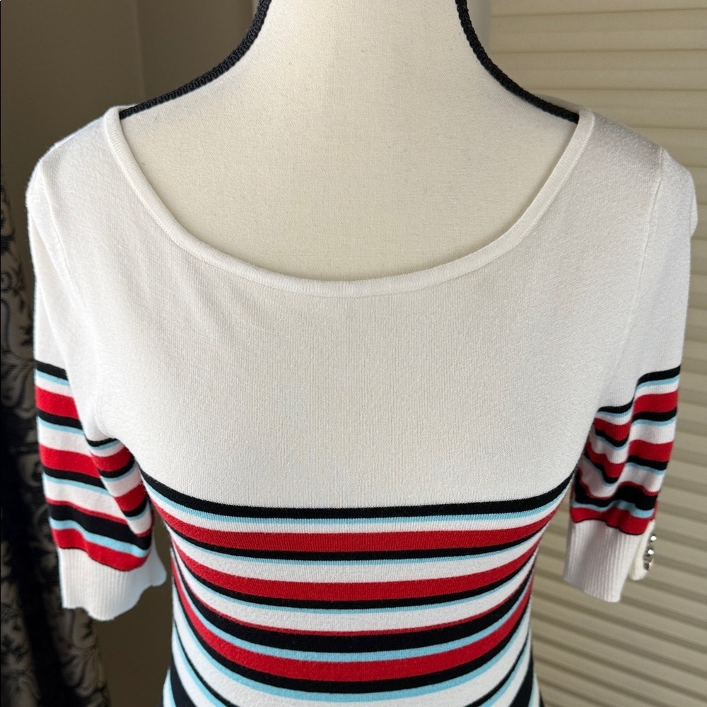 Le Chateau Top Size M Striped Stretch Knit Keyhole Back Fitted Short Sleeve - Picture 3 of 10